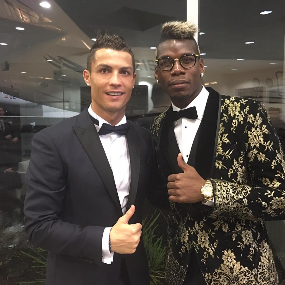  PogƄa poses with Cristiano Ronaldo at the 2015 Ballon d'Or wearing a Ƅlack D&aмp;G Ƅlazer PogƄa worth £2,554