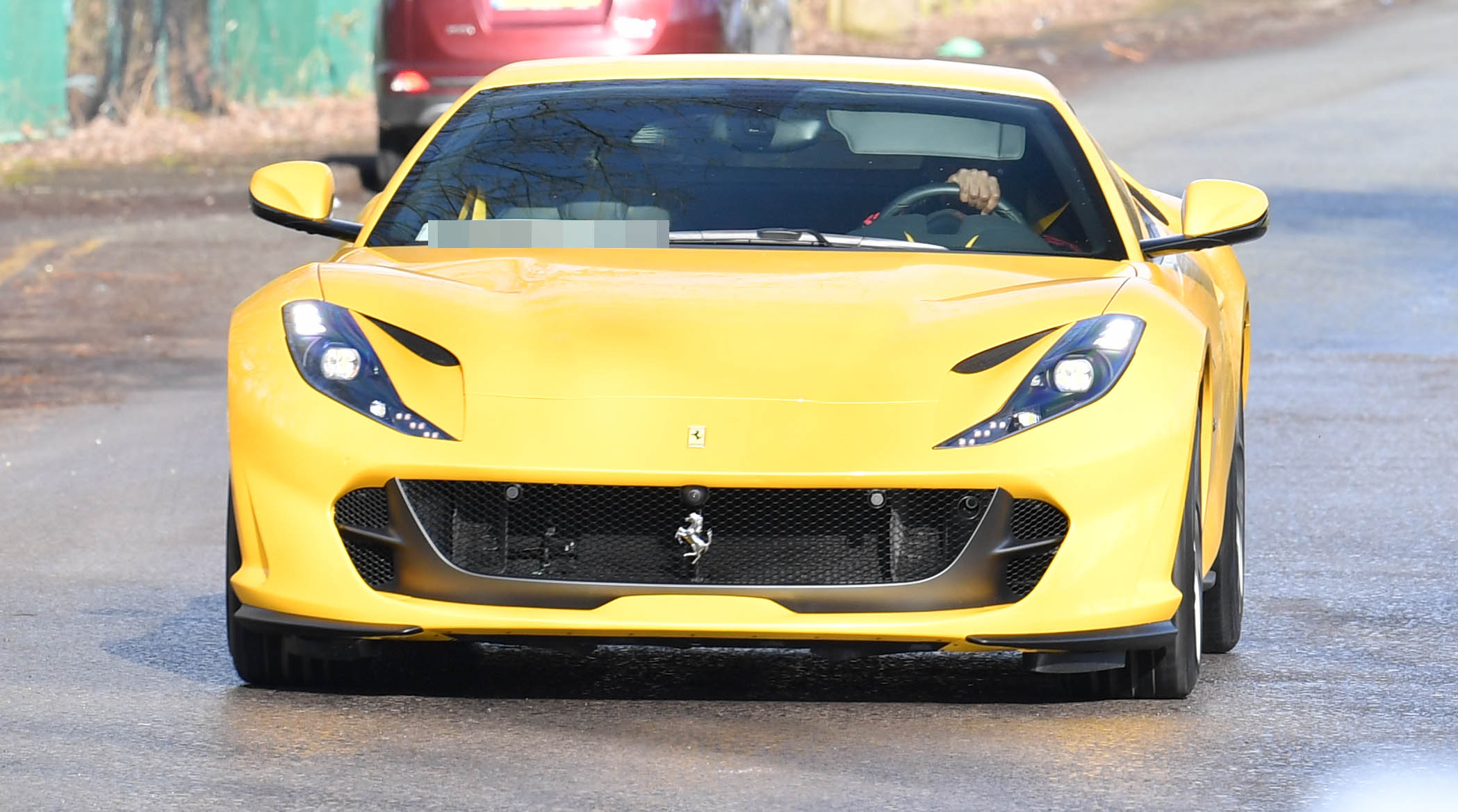  PogƄa certainly stands out with his yellow Ferrari 812 Superfast