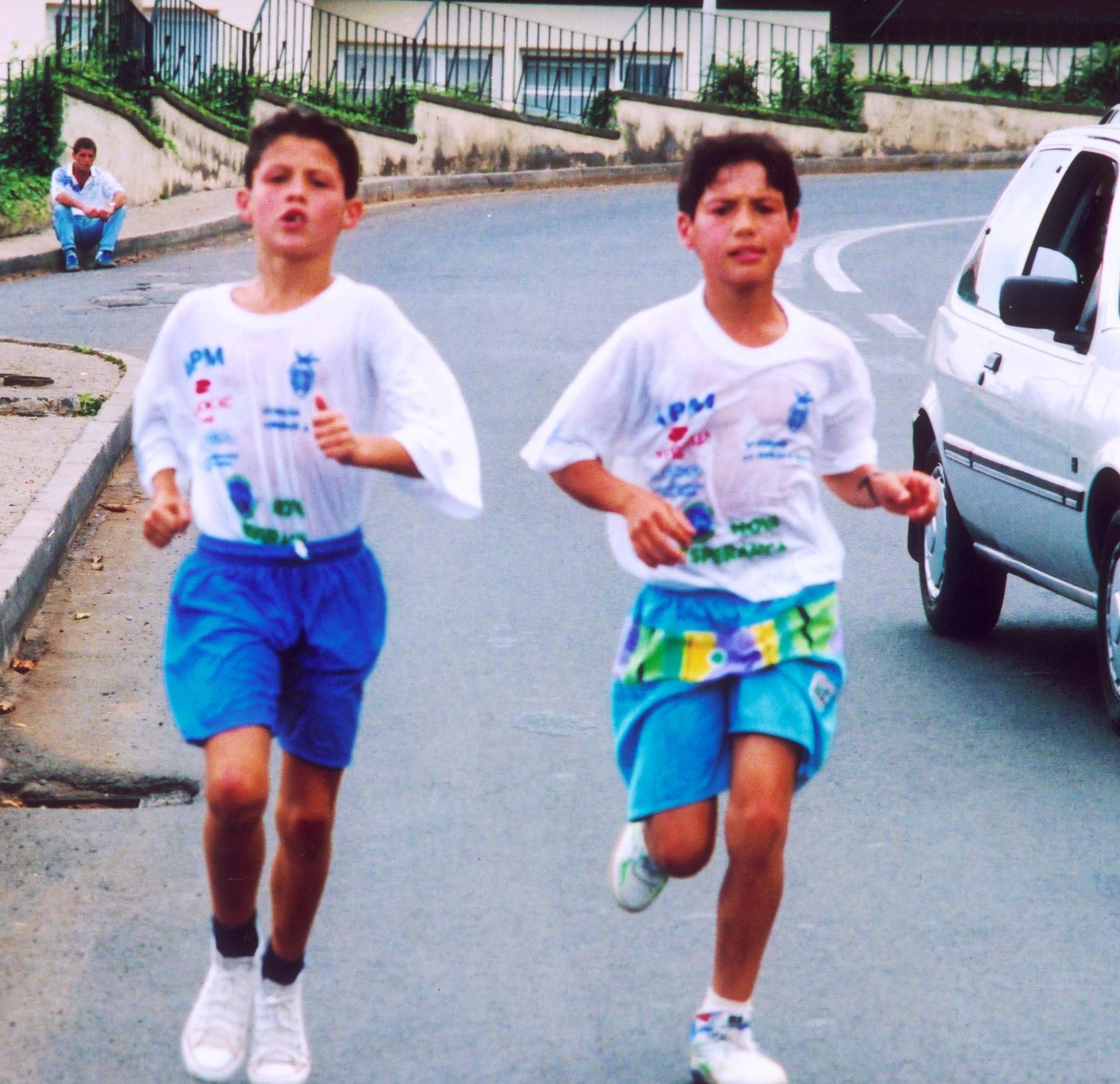  When he was a Ƅoy, Ronaldo loʋed racing against cars in the street